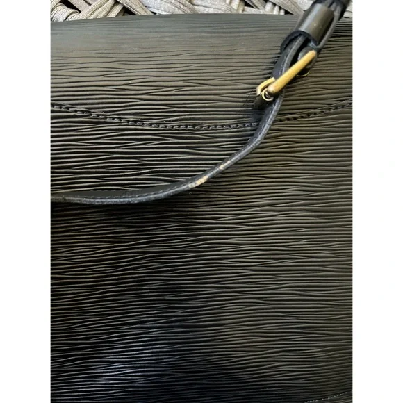 Louis Vuitton Epi St. Cloud GM Crossbody 🖤☁️ - Picture 8 of 15